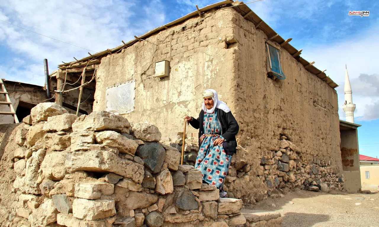 Yıllara Meydan Okuyan Taş Evler Depreme Direndi
