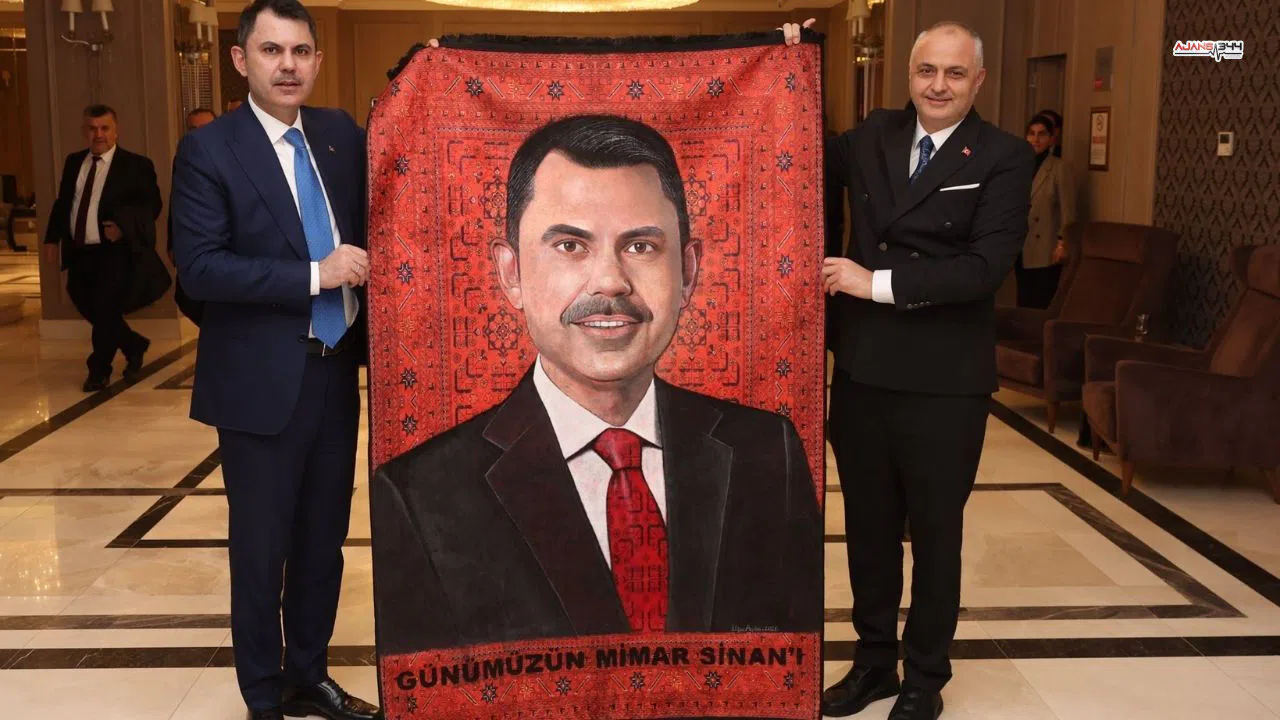 Bakan Kurum'a “Günümüzün Mimar Sinan’ı” Hediyesi