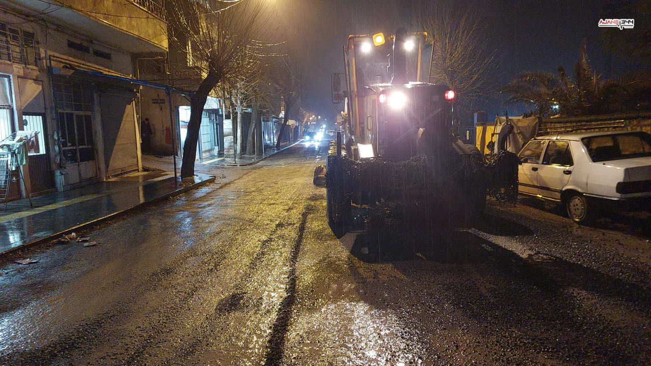 Büyükşehir’den yağış sonrası yollara hızlı müdahale