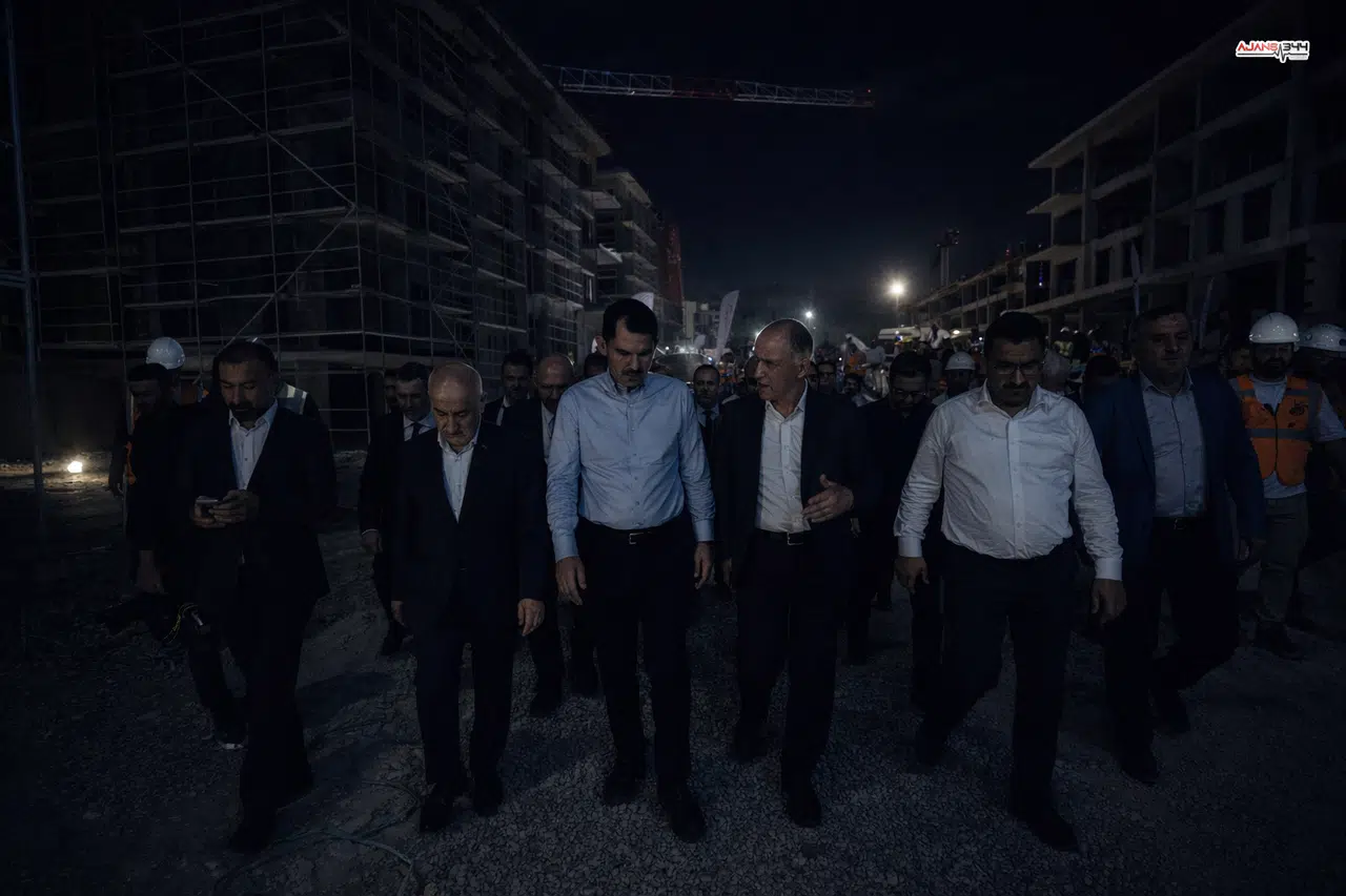 Depremin merkezinde 4:17 yürüyüşü; Bakan Kurum'da katılacak