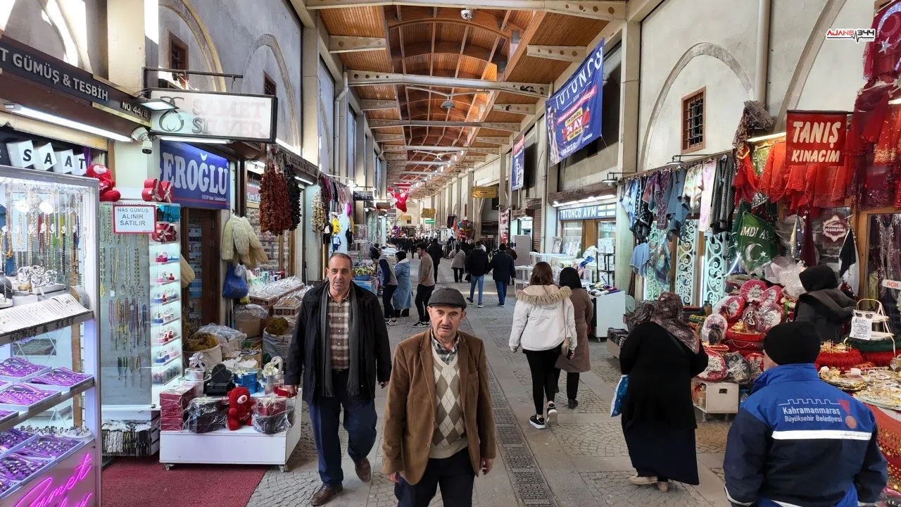 İftara Saatler Kala Kaplı Çarşıda Yoğunluk