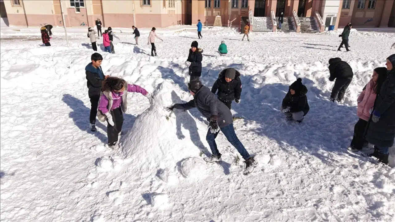 Kahramanmaraş dahil 20 ilde okullar tatil edildi! İşte 27 Şubat Cuma okulların tatil olduğu iller