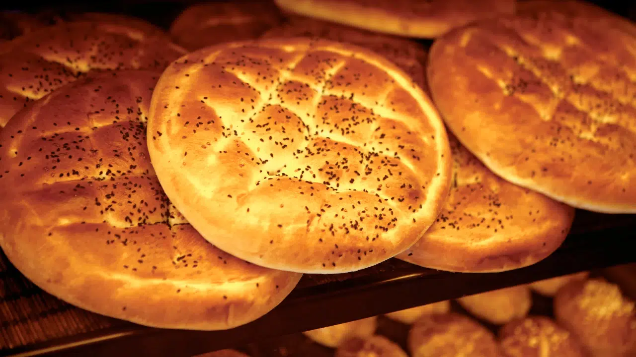 Migros Ramazan pidesini bedava vermeye başladı!