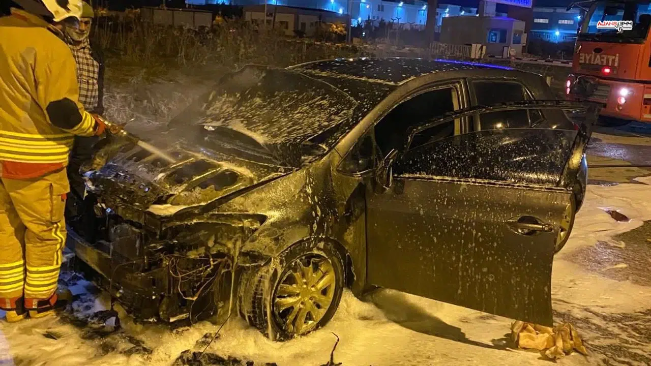 Türkoğlu’nda Seyir Halindeki Araç Küle Döndü