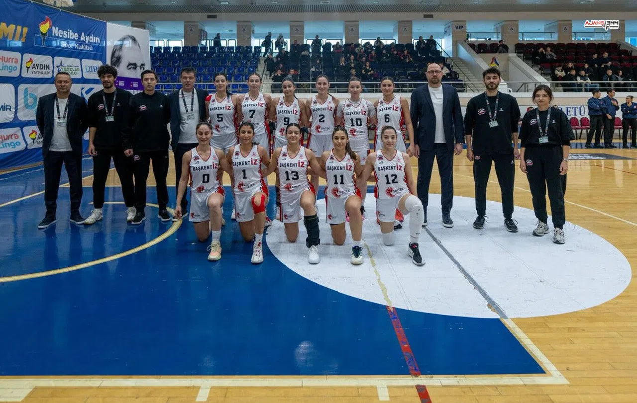 Üniversiteli Sporculardan Tarihi Performans