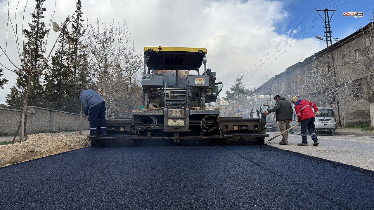 Dulkadiroğlu’nda Rafet Efendi Caddesi sıcak asfaltla yenileniyor
