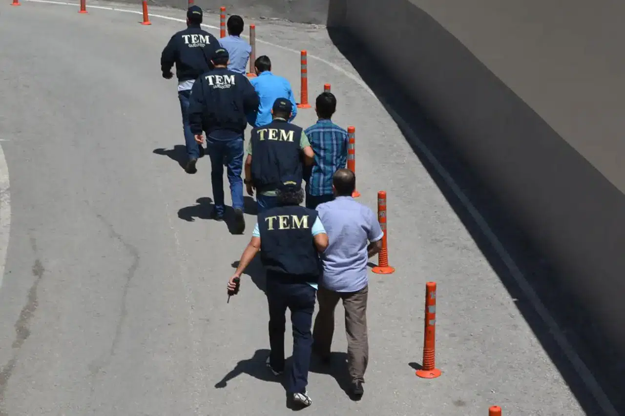 Hücre evinde yakalanan 5 FETÖ şüphelisi tutuklandı