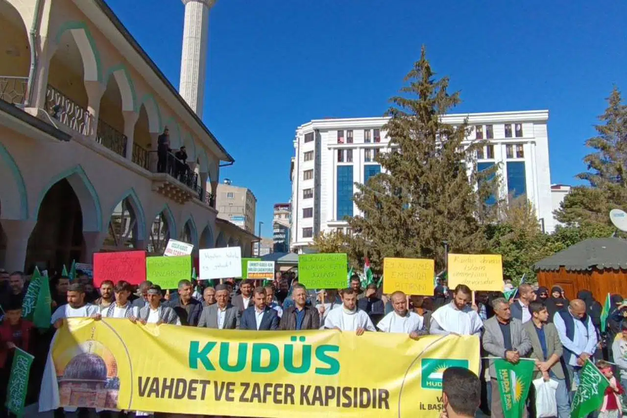 HÜDA PAR Van İl Başkanlığı’ndan Aksa Tufanı’na destek konvoyu