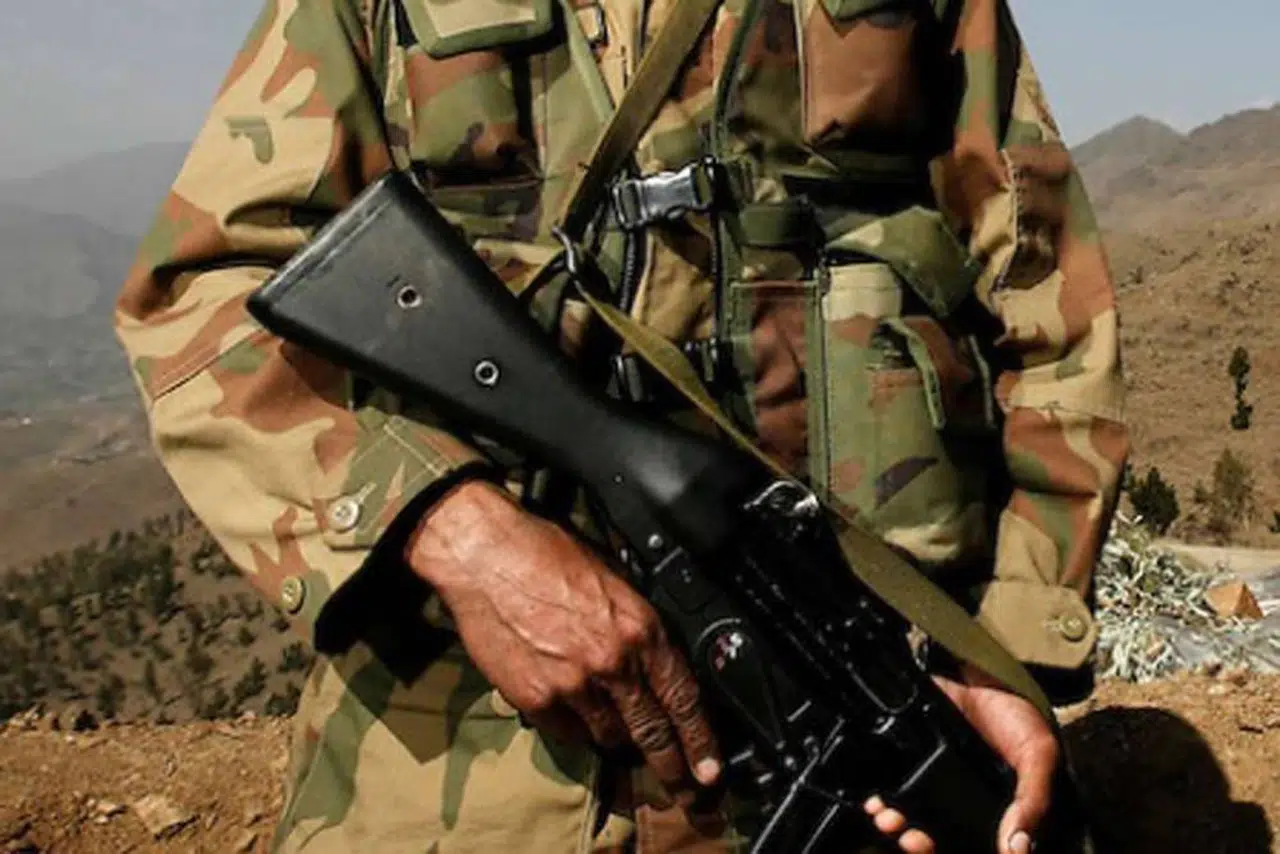 Pakistan'da çatışmada bir asker hayatını kaybetti
