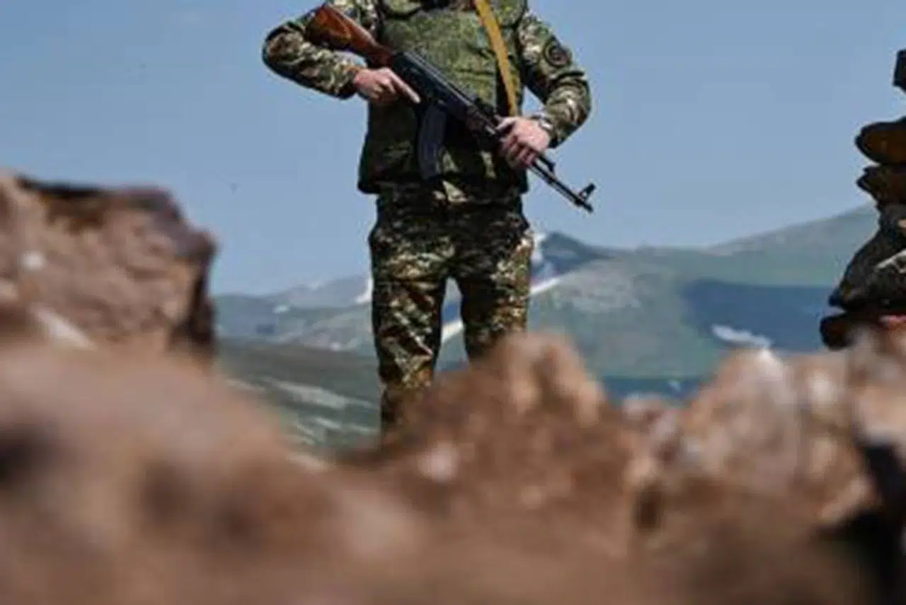 Azerbaycan: Silahlarını bırakan Ermeni askerler Karabağ'dan çıkarılacak
