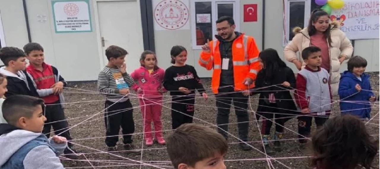 Afet bölgesinde psikososyal destek sürüyor