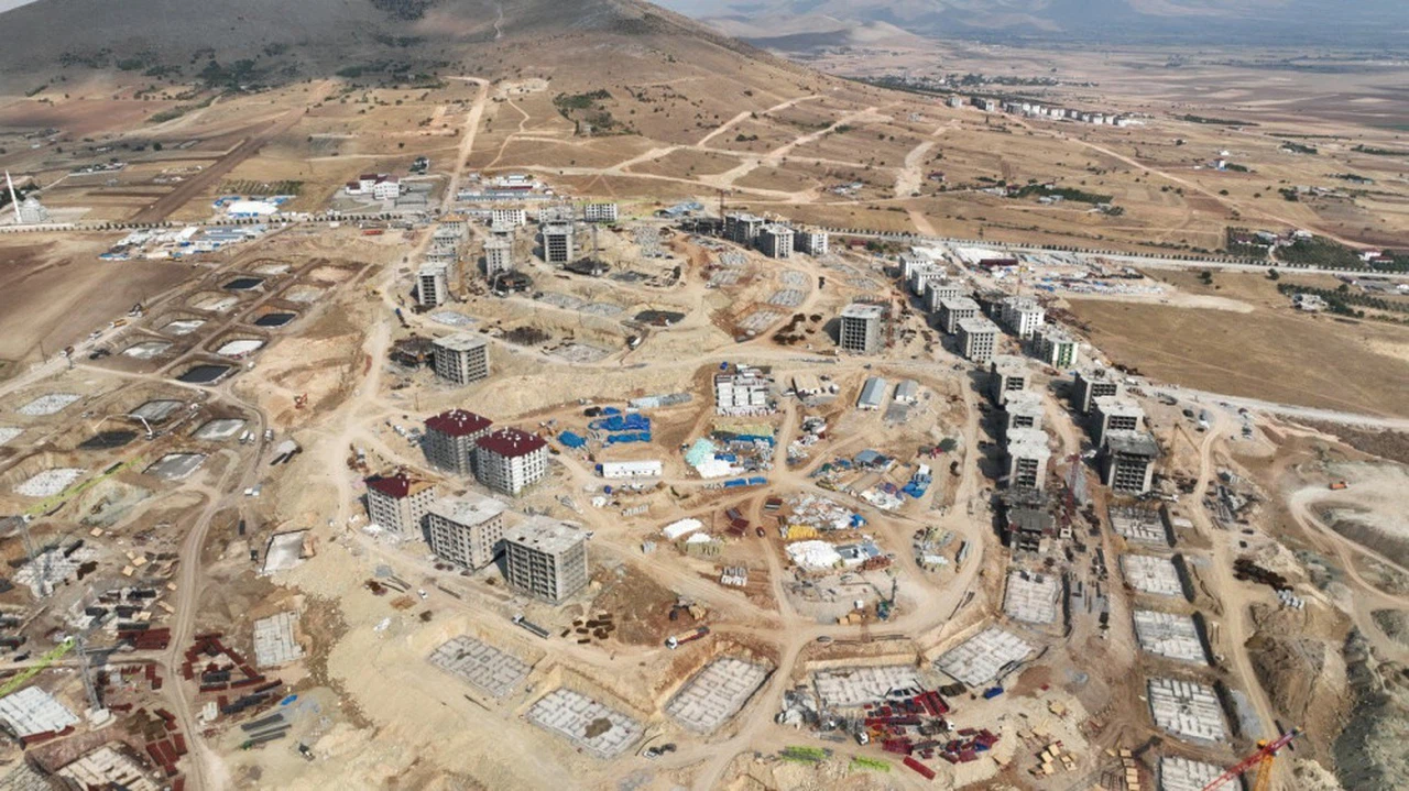 Afşin’de ilk konutlar Kasım ayında teslim ediliyor   