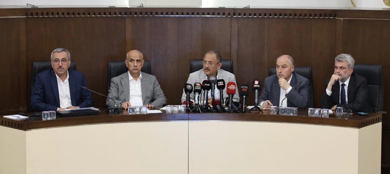 Bakan Özhaseki; “Yerinde Dönüşümü Sağlamaya Gayret Ediyoruz”