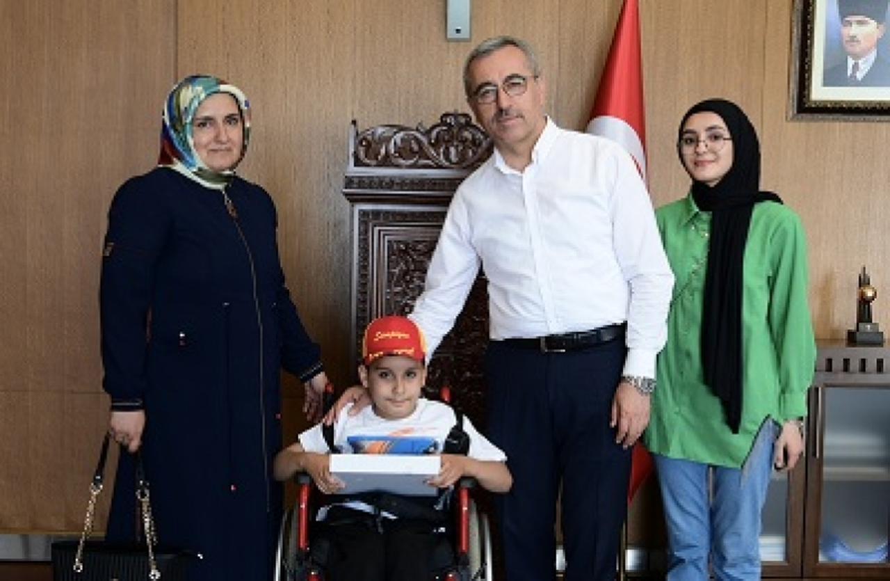 Başkan Güngör, 1. Sınıf Öğrencisi Muhammet’le Buluştu