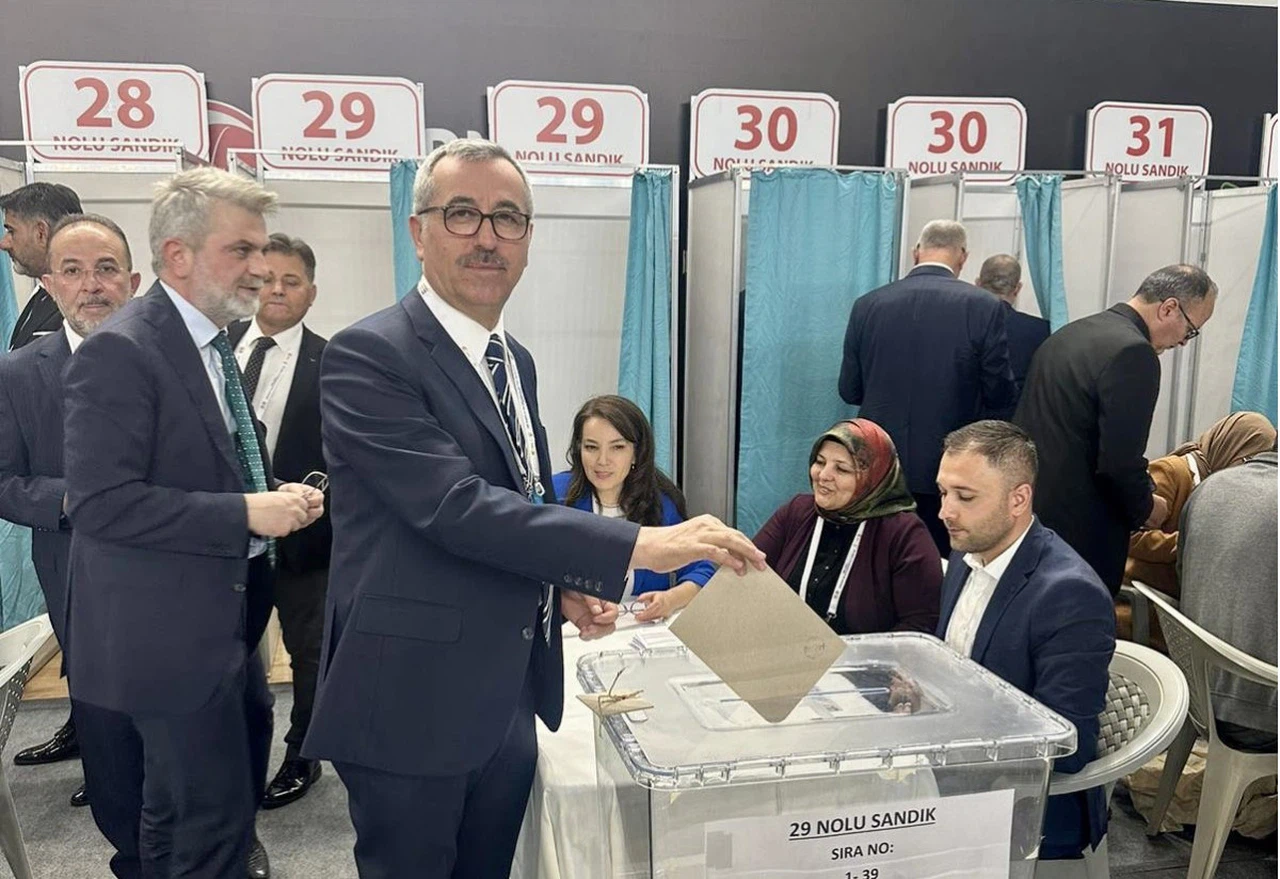 Başkan Güngör, AK Parti 4. Olağanüstü Büyük Kongresi'nde
