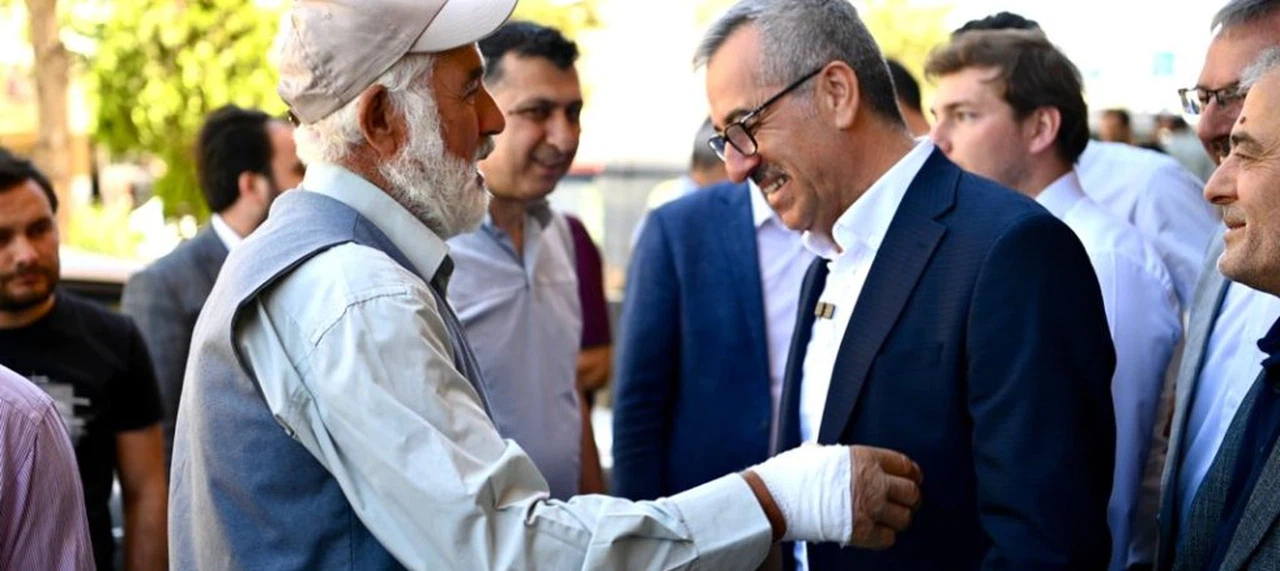 Başkan Güngör, Esnaf ve Vatandaşlarla Bir Arada