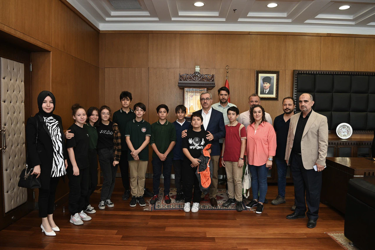 Başkan Güngör, Kahramanmaraşlı Öğrencilerin Uluslararası Başarısını Kutladı