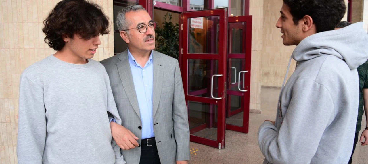 Başkan Güngör NFK’da Gençlerle Bir Araya Geldi