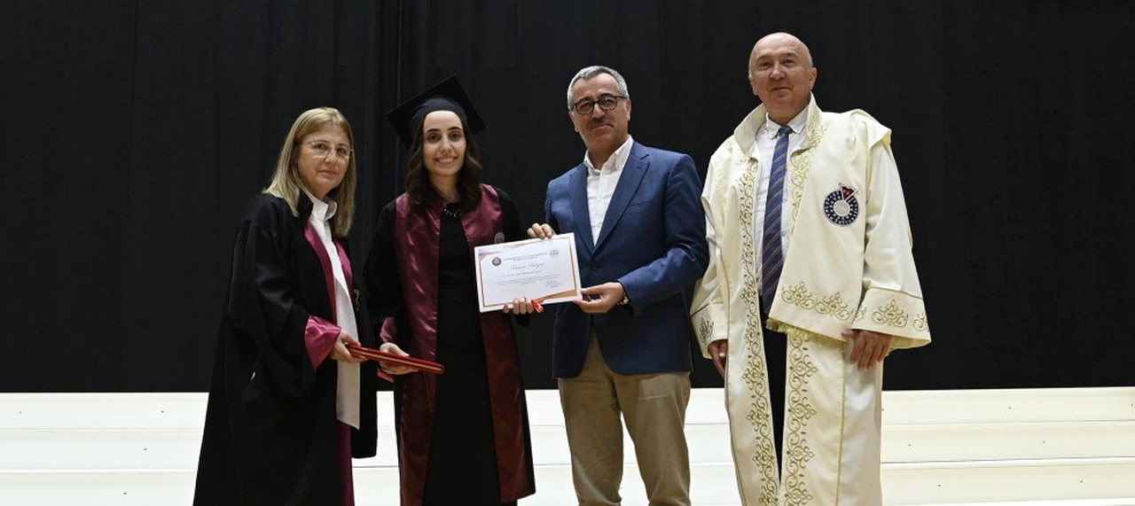Başkan Güngör, Tıp Öğrencilerinin Mezuniyet Heyecanına Ortak Oldu