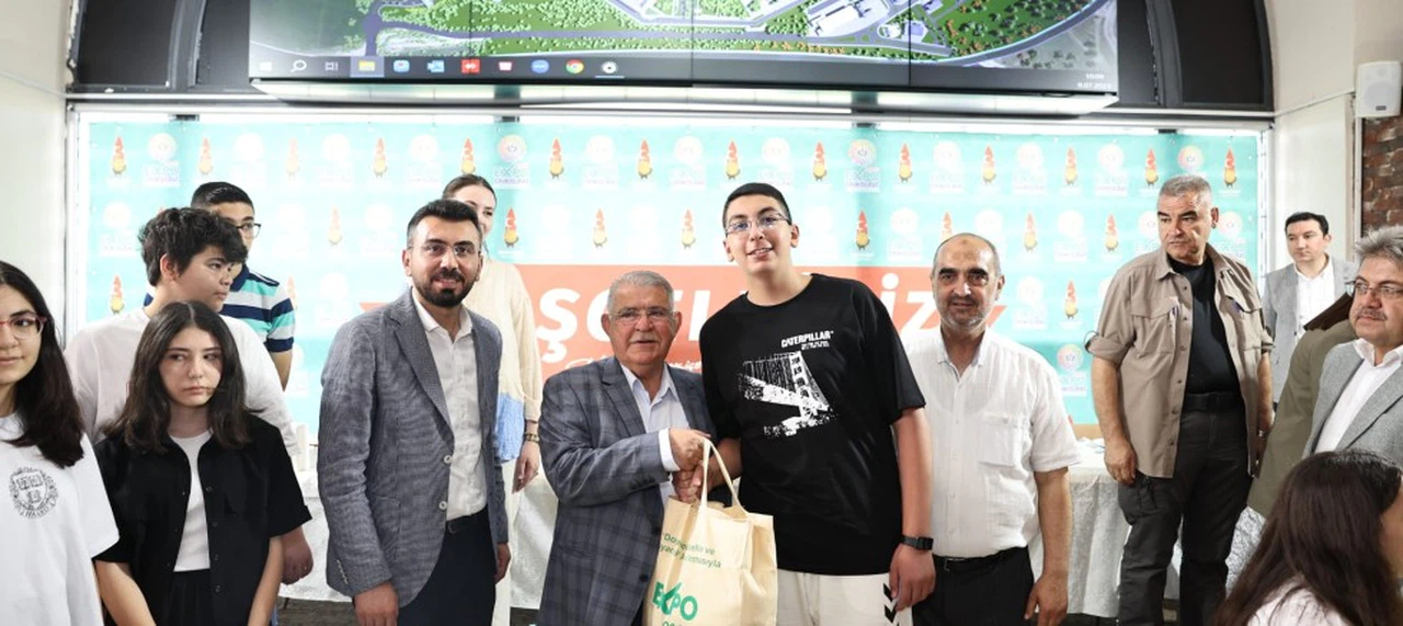 Başkan Mahçiçek, LGS’de ilk 25’e giren öğrenci ve aileleriyle buluştu
