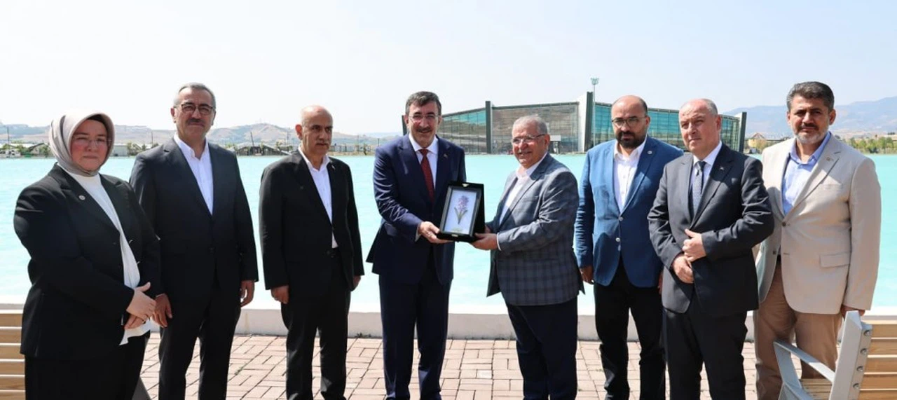Başkan Mahçiçek’ten Cumhurbaşkanı Yardımcısı Yılmaz’a EXPO 2023 sunumu