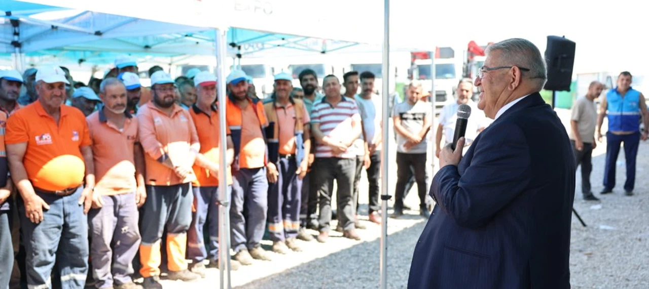 Başkan Mahçiçek’ten saha temizlik personellerine teşekkür ziyareti