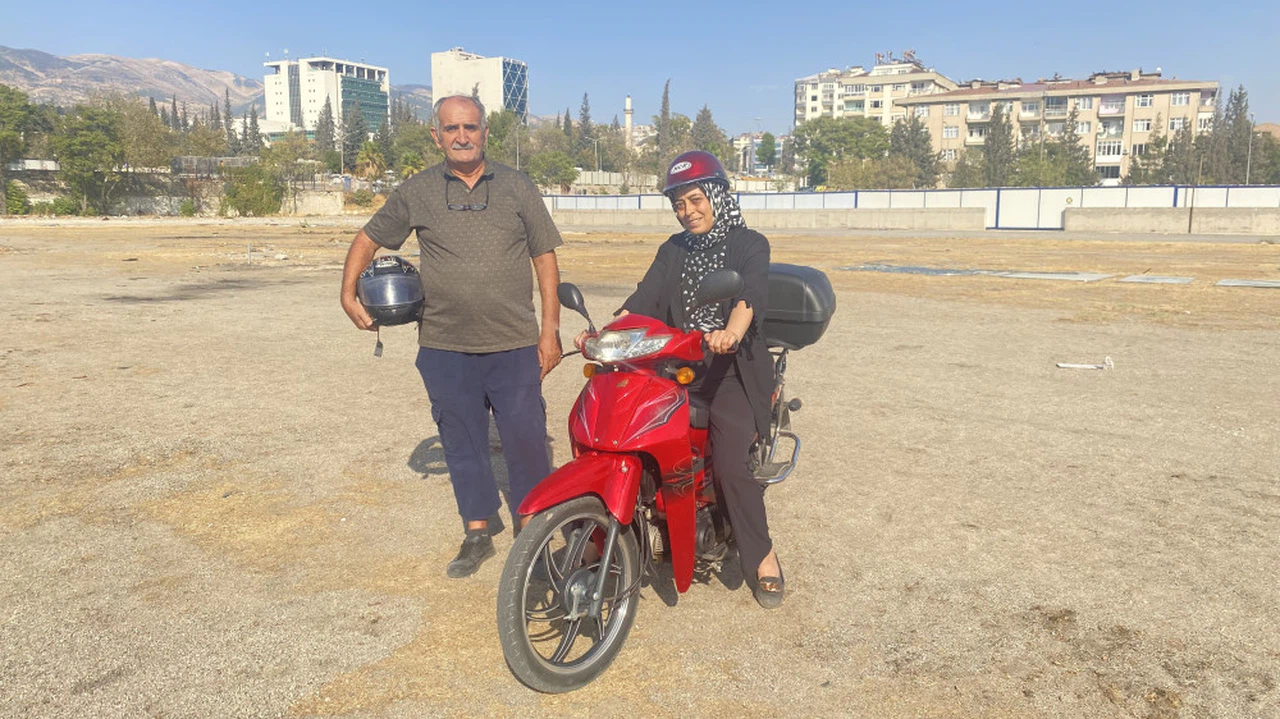 Boş kalan stadyum alanı acemi sürücülerin pisti oldu 