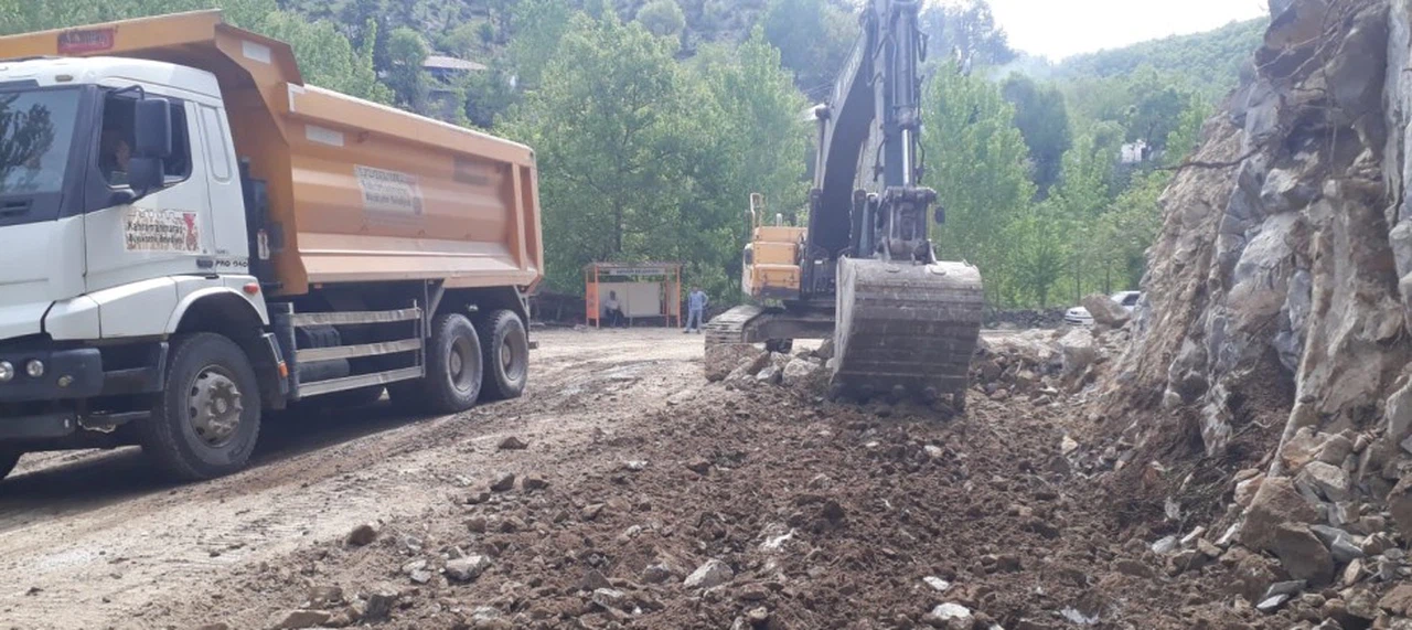 Büyükşehir, Andırın’da Kırsal Mahalle Yollarını Bakıma Aldı