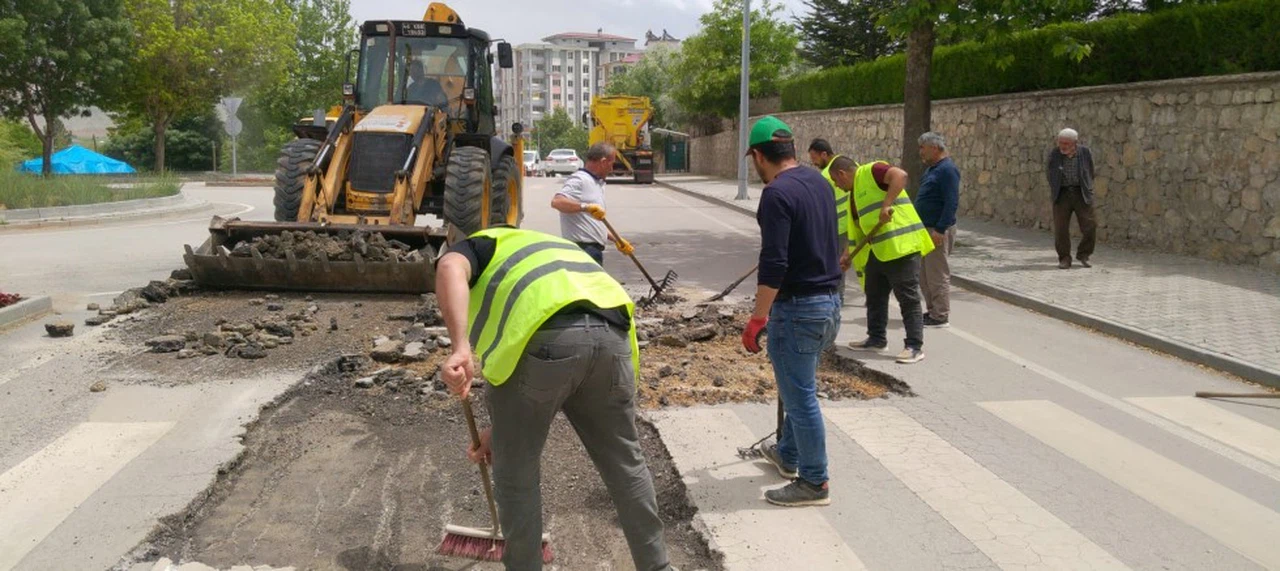 Büyükşehir Arterlerde Bakım ve Onarımı Atağını Sürdürüyor