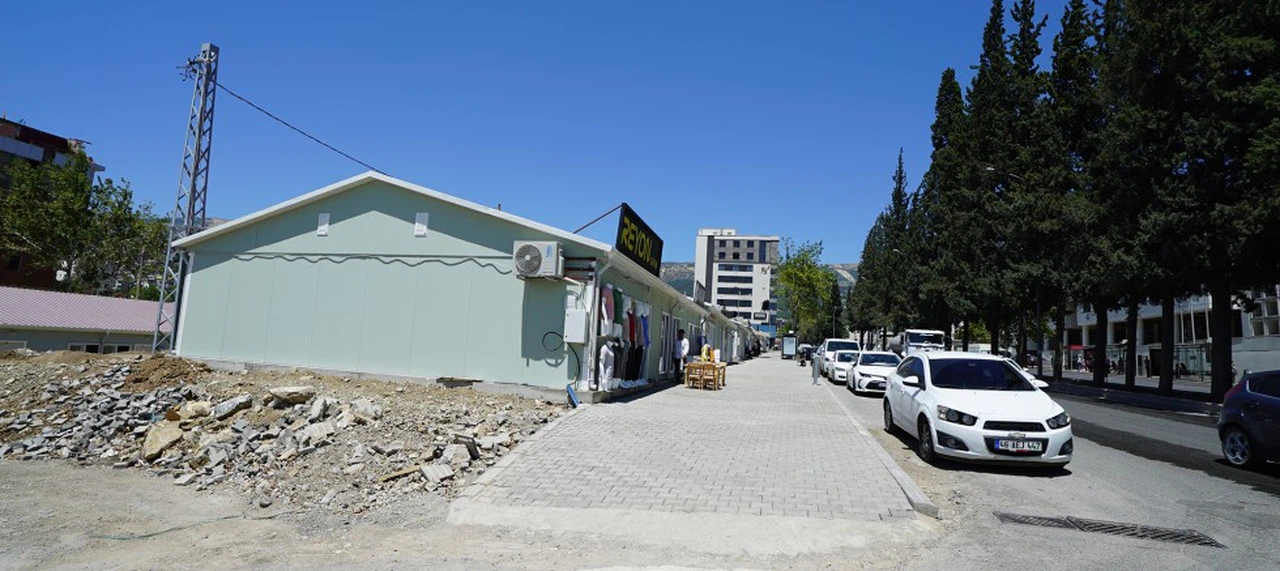 Büyükşehir, Azerbaycan Bulvarı’nda Çevre Düzenlemelerini Sürdürüyor