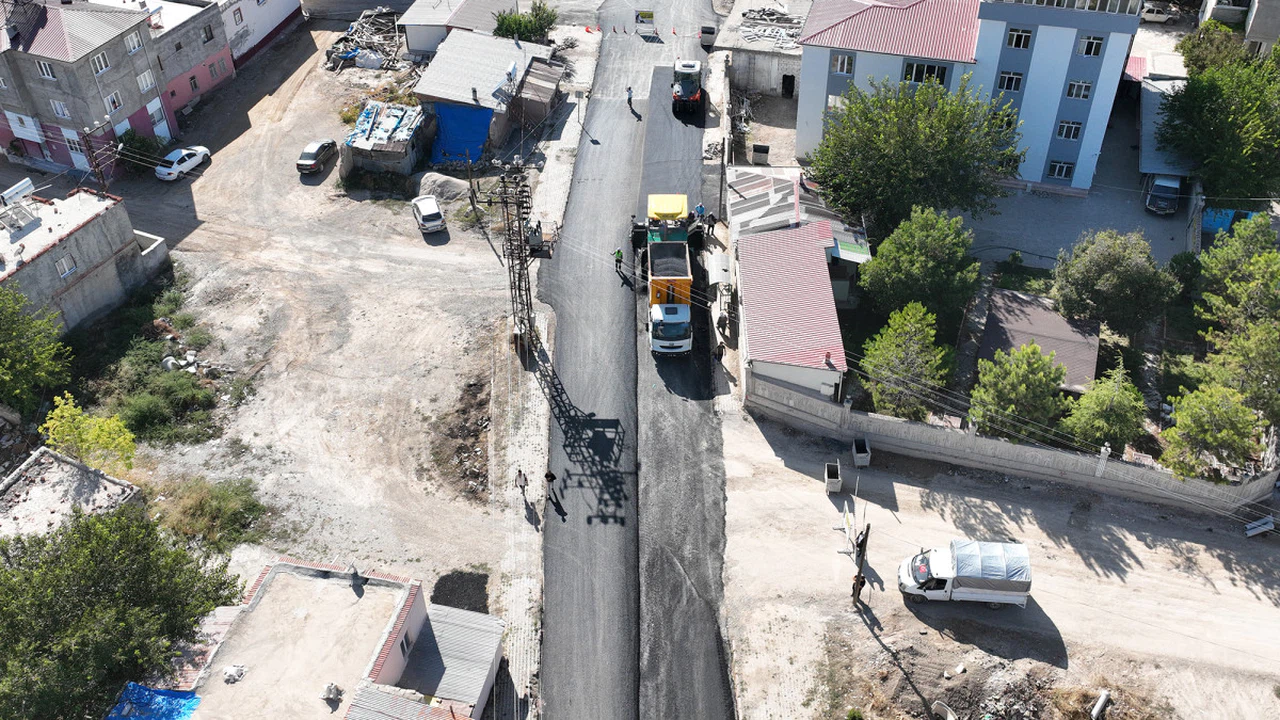 Büyükşehir Belediyesi, Darende Caddesi'nde Altyapıyı Güçlendiriyor