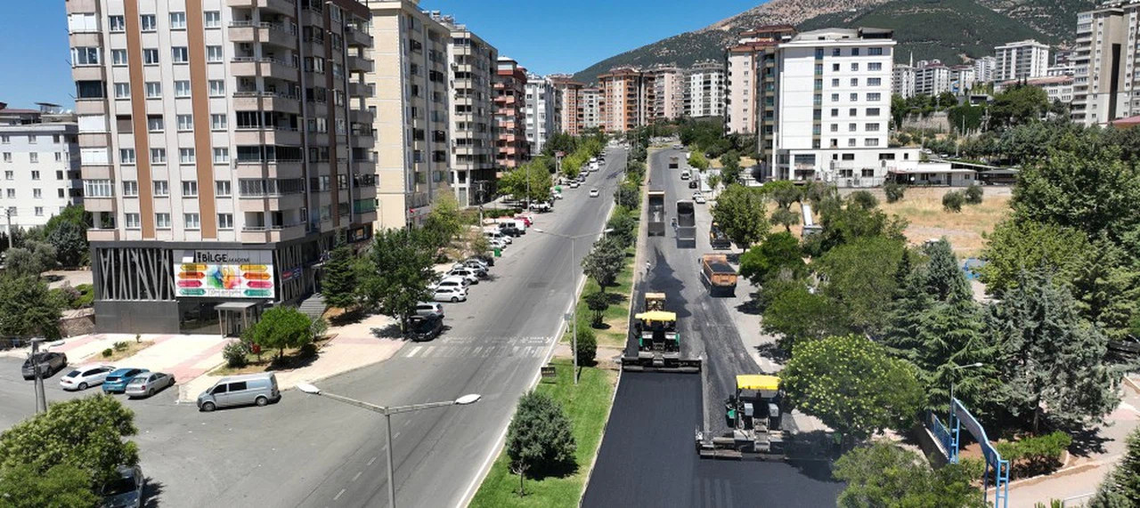 Büyükşehir Bir Caddeyi Daha Yeniliyor