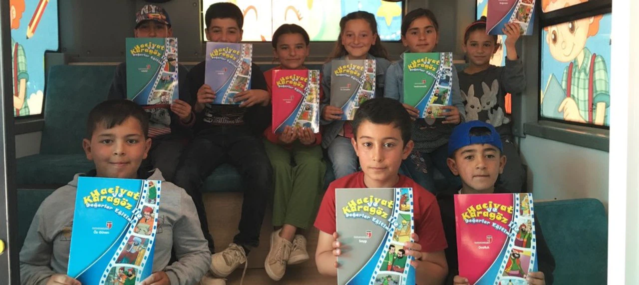 Büyükşehir’in Gezici Kütüphanesi Miniklerin Yüzlerini Güldürüyor