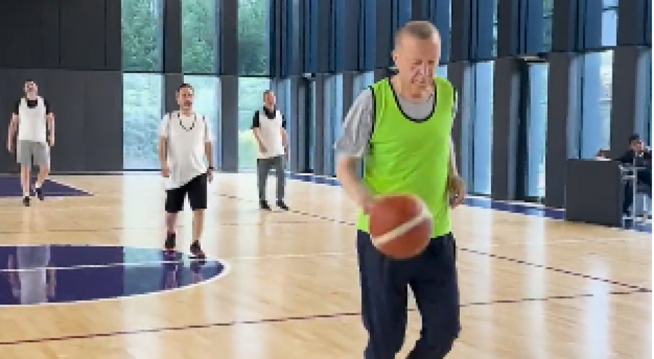 Cumhurbaşkanı Erdoğan basketbol maçı yaptı