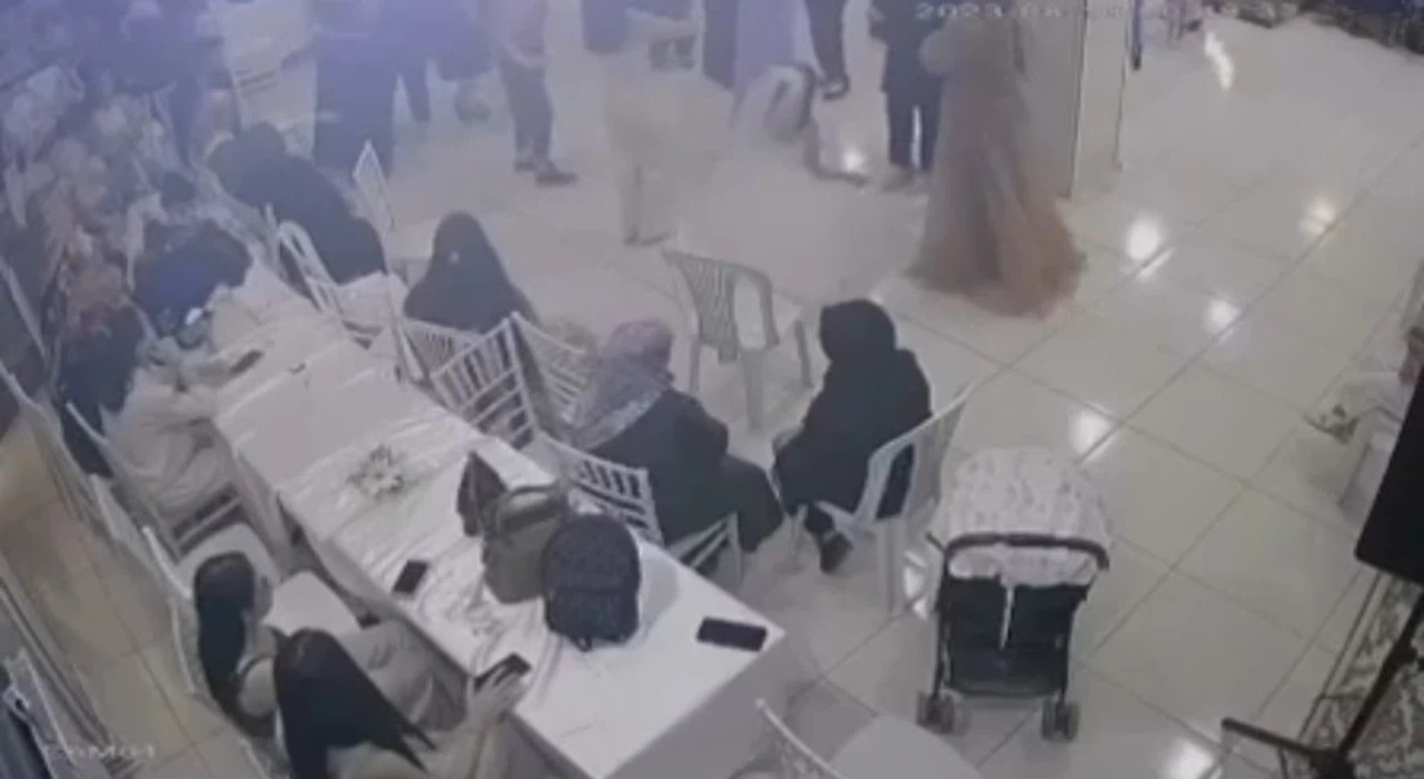 Depreme nişan töreninde yakalan vatandaşların panik anları kamerada 