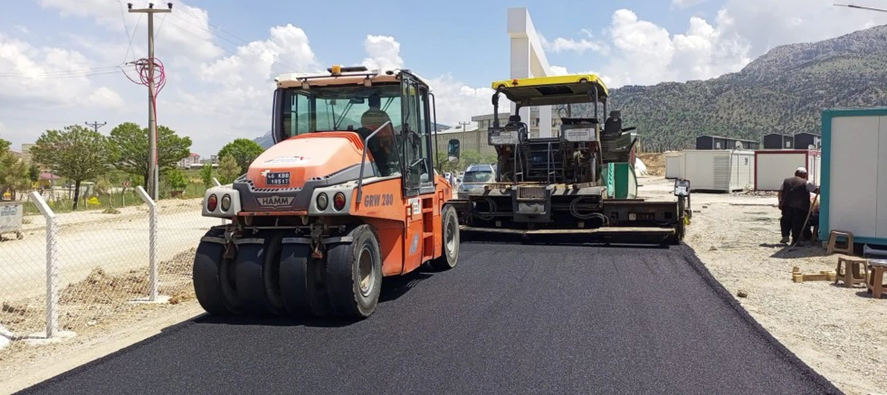 Göksun Konteyner Kent’te Asfalt ve Parke Tamamlanıyor