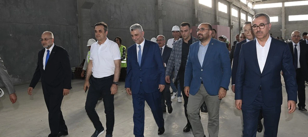 Güngör ve Bolat, Uçak Parçaları Üretim Tesisini İnceledi