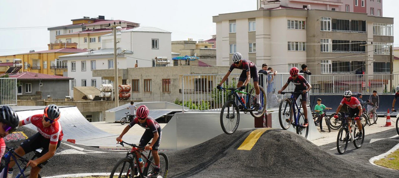Kahramanmaraşlı Milli Pedallar Büyükşehir’in Parkurunda Piste Çıktı