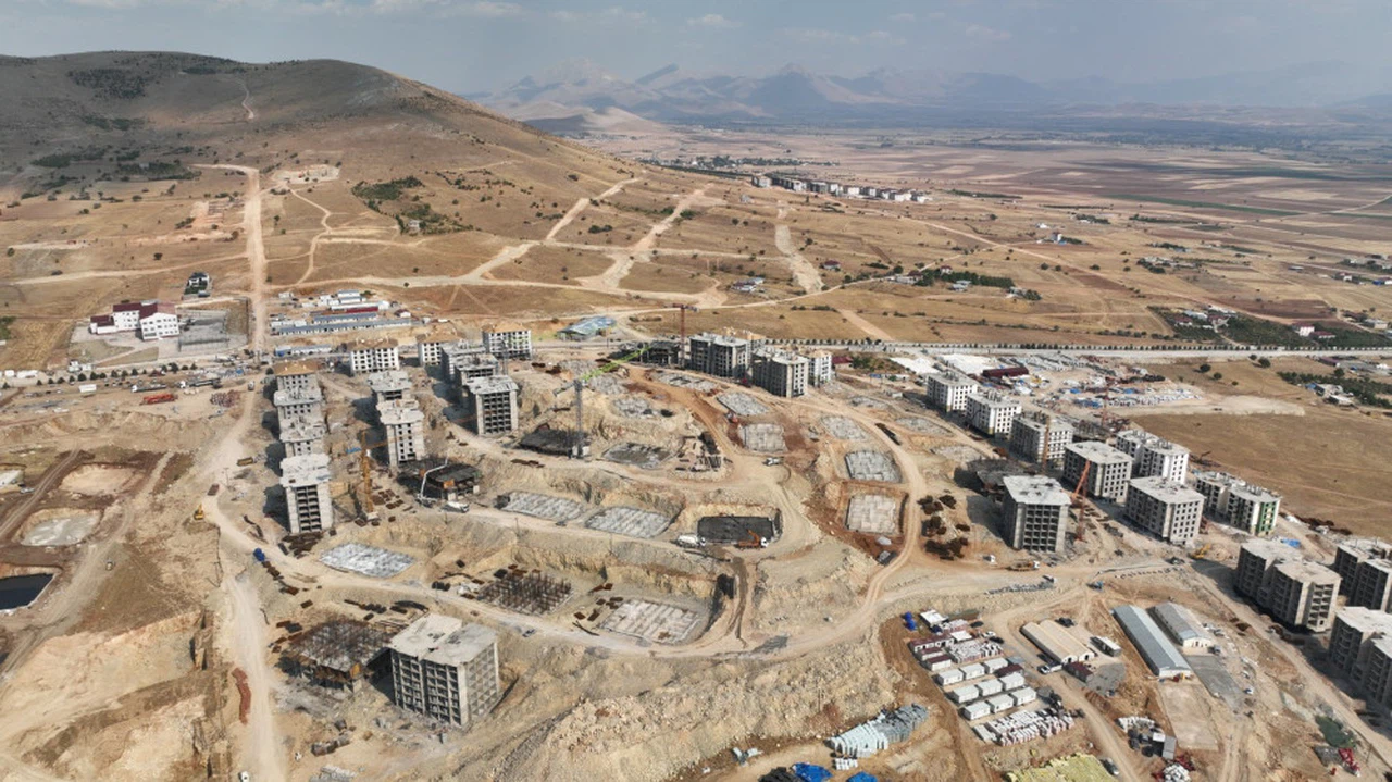 Kahramanmaraş'ta İş makinesinin altında kalan işçi hayatını kaybetti  