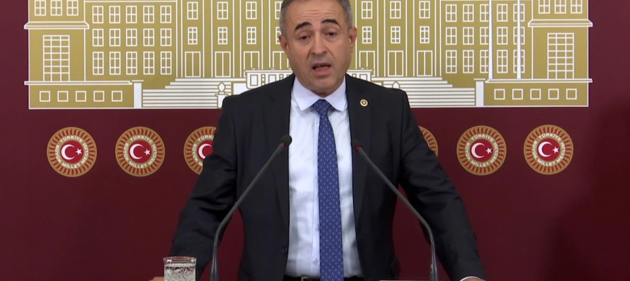 Karatutlu’dan Deprem Bölgesi Açıklaması: Orta Hasarlı Binalar Ne Olacak?