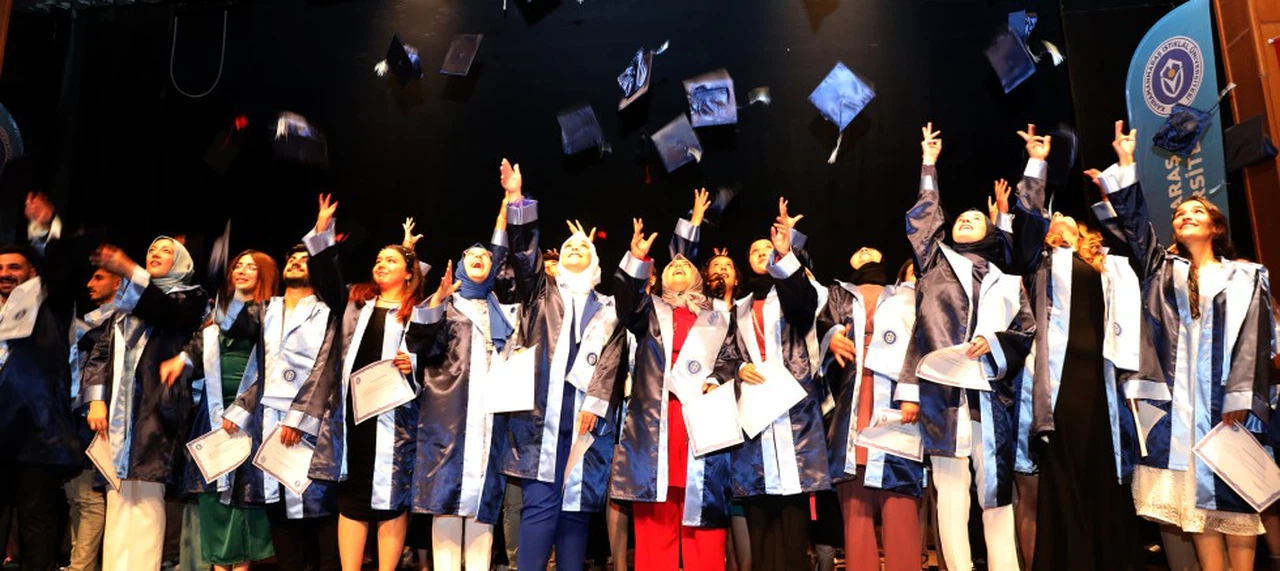 KİÜ, 3 Meslek Yüksekokulunda 275 Mezun Verdi