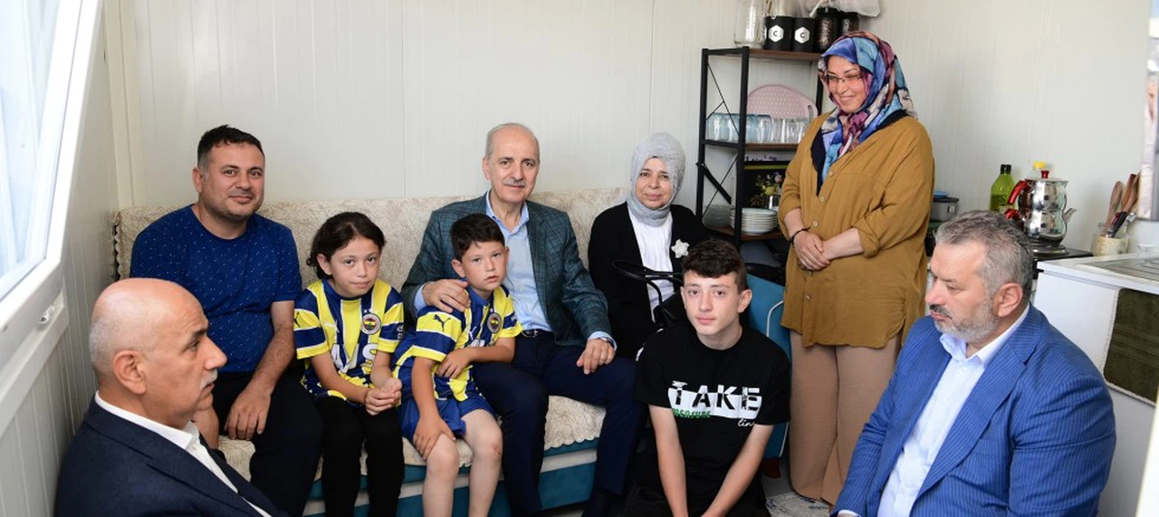Kurtulmuş ve Güngör, Depremzedelerle Bayramlaştı