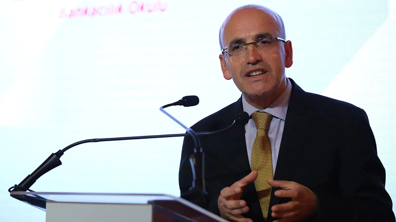 Mehmet Şimşek'ten piyasalara mesaj: Rezerv biriktirmeye devam