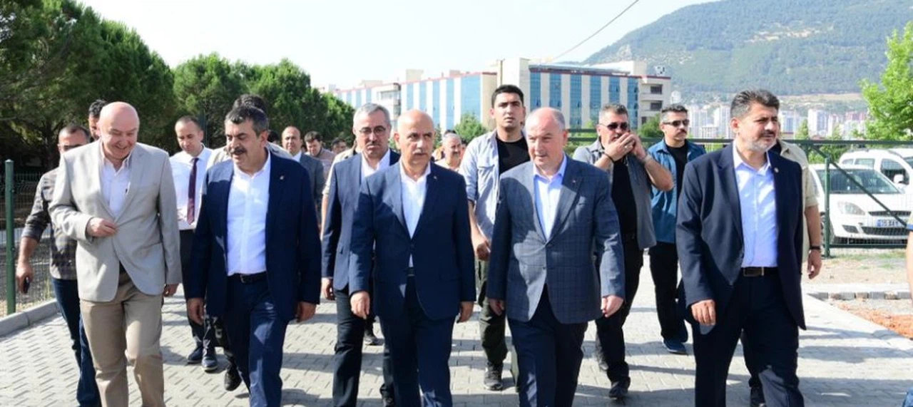 Milli Eğitim Bakanı Prof. Dr. Yusuf Tekin, KSÜ Konteyner Kenti Ziyaret Etti