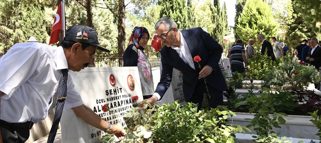 Şehitler Kabirleri Başında Dualarla Yâd Edildi