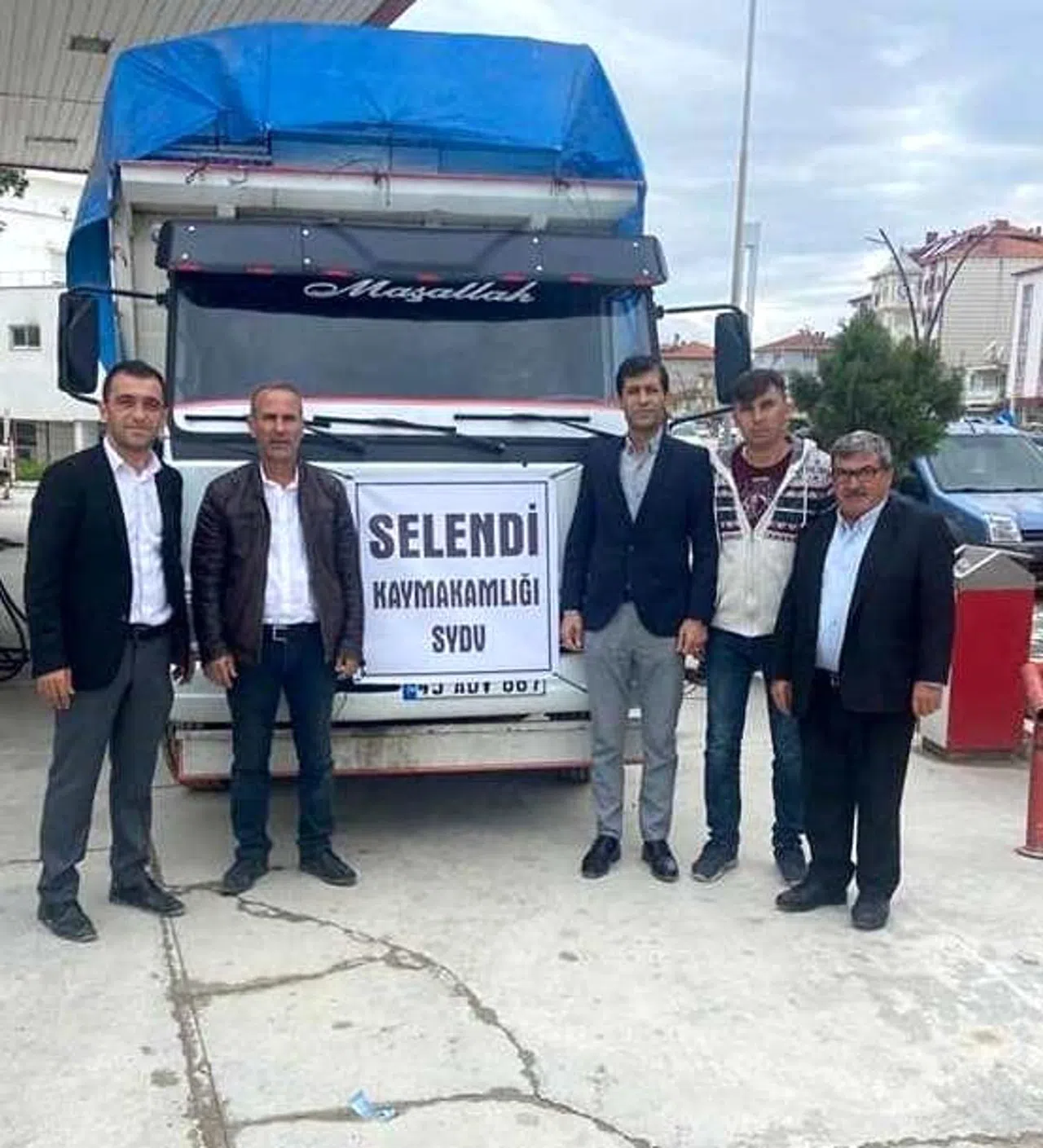 Selendi'den depremzedelere yardımlar devam ediyor