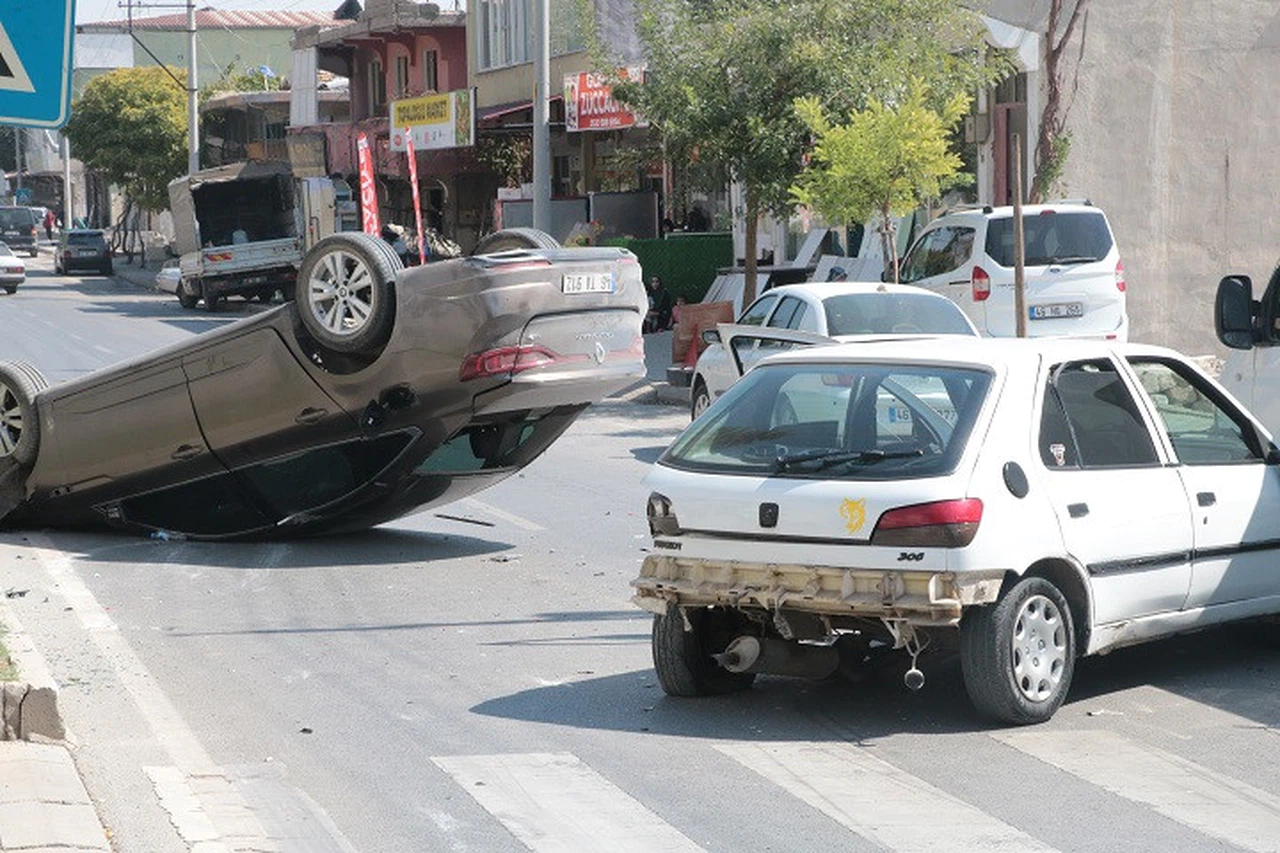 Şeyh Şamil Caddesi'nde Meydana Gelen Kaza: Görüntüler Ortaya Çıktı!