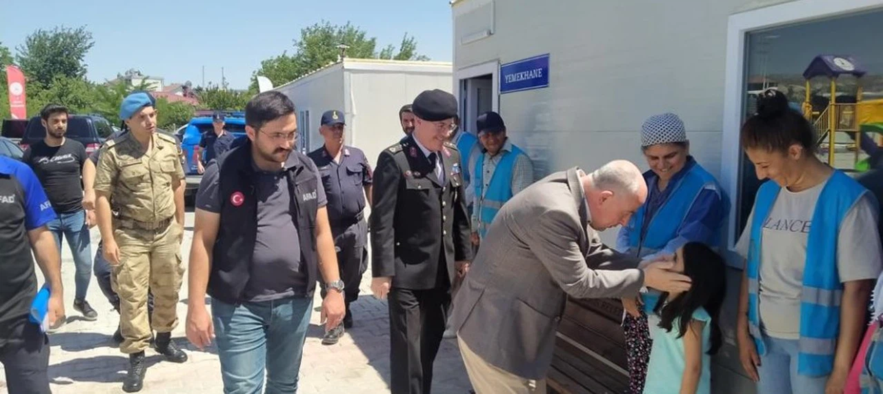 Vali Çoşkun'dan Güvenlik Güçlerine Ve Konteyner Kenteki Vatandaşa Ziyaret