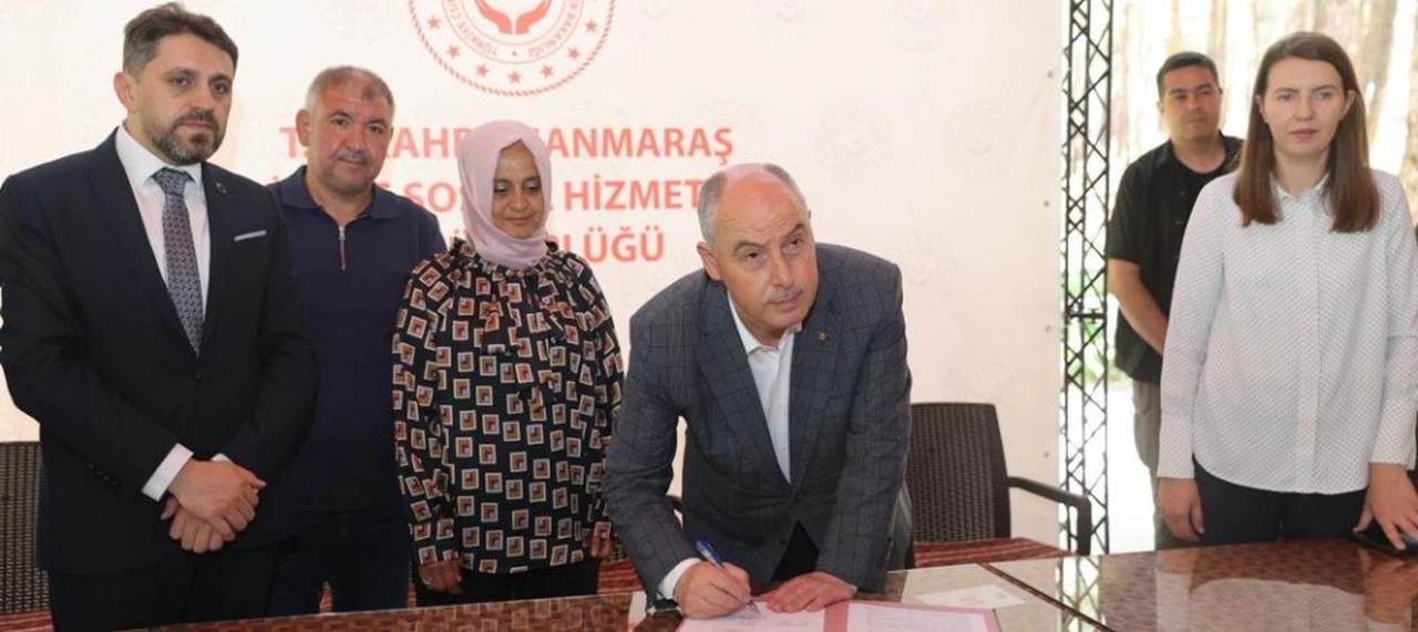 Vali Coşkun Koruyucu Aileler ile Bir Araya Geldi