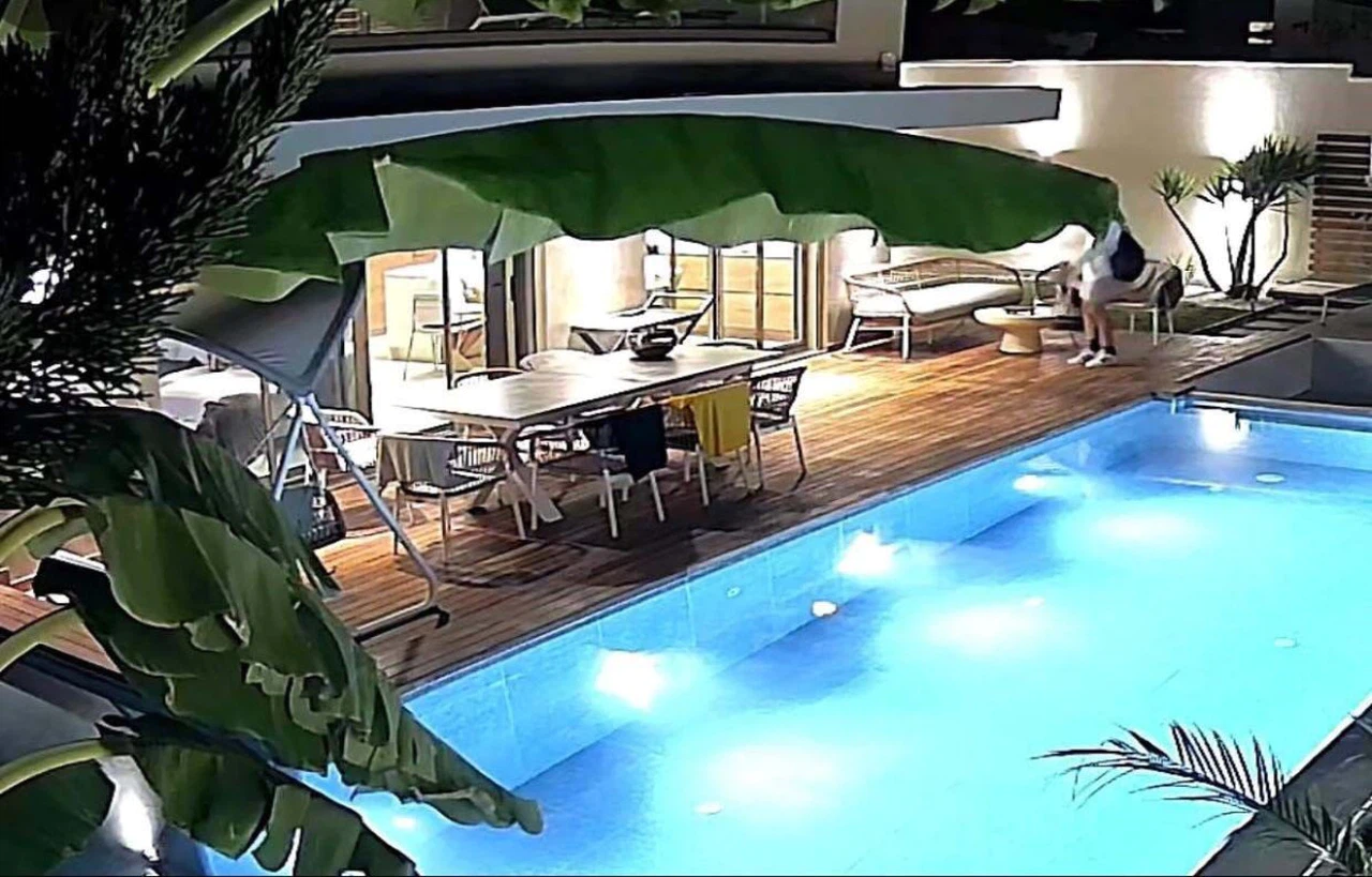 Villa sahibinin şaşkın anları: O anları kamera kaydetti